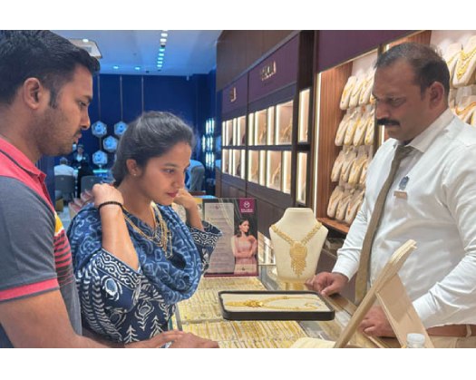 Gold Glitters: Oman's Market Shines Despite Record Prices