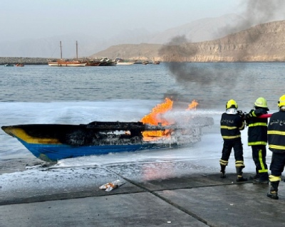 CDAA Teams Extinguish Fire In A Boat At Khasab Port