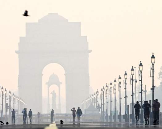 India's capital chokes in smog after firework ban flouted