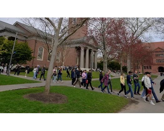 US Blocks Harvard From Enrolling Foreign Students