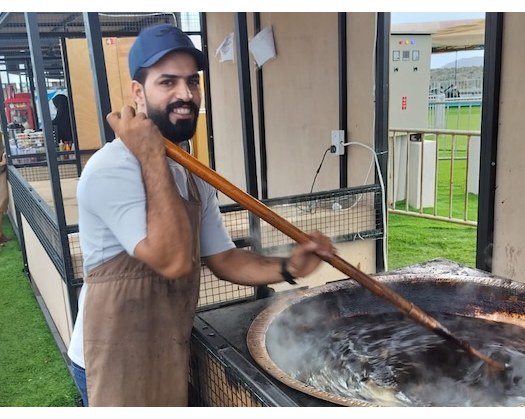 In Pictures : Omani Halwa Maker Steals The Show At Jabal Akhdar Festival