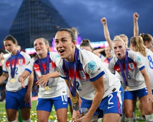England Defender Bronze Hides Her Broken Leg To Help Team Win Euro 2025