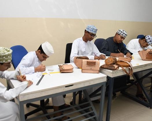 Omani Students From Muscat Governorate Receive Training In Traditional Crafts