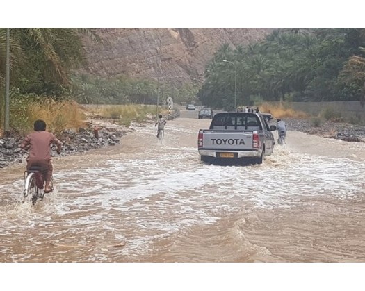 One Dead, Four Rescued As Vehicle Gets Swept Away In Al Dakhiliyah