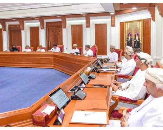 Dhofar Municipal Council Reviews Development, Service Projects