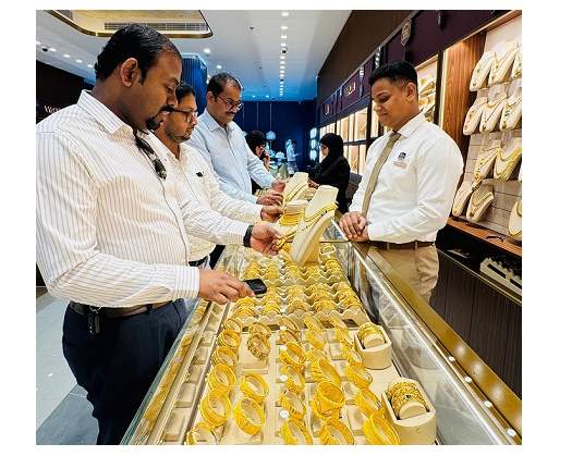 Gold Hovers Near Record High In Oman