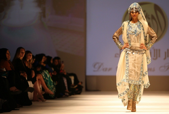 Oman Elegance Unveiled: Navigating the World of Fashion