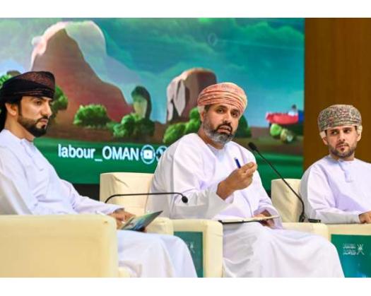 Labour Minister Discusses Omanisation, SMEs Challenges