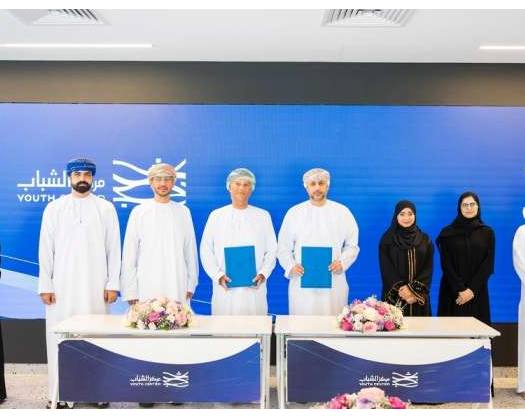 Youth Centre Signs Agreements To Support Freelancing, Professional Photography